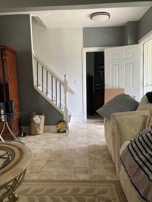 Living area - Charming 3-bedroom house for Rent, Monthly, 1,400.00. (Cleveland)