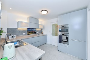 House, 4 Bedrooms | Private kitchen - Morgan House (Clifton)