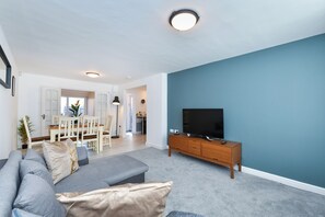 House, 4 Bedrooms | Living area