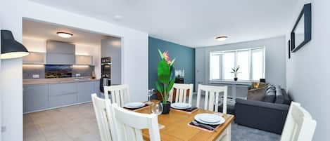 Maison, 4 chambres | Salle Ă manger