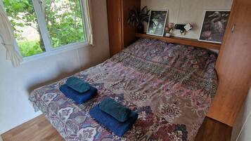 2 slaapkamers, een strijkplank/strijkijzer, gratis wifi, beddengoed