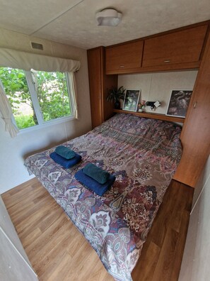 2 chambres, fer et planche à repasser, accès au Wi-Fi (inclus)