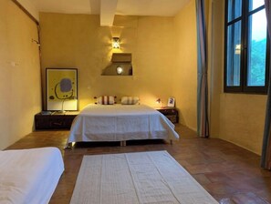 4 Schlafzimmer, Bügeleisen/Bügelbrett, kostenloses WLAN