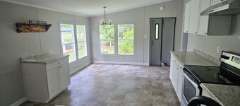 Cozy Lake House Get Away with 3 bd country style near Bonnaroo with AC and WiFi