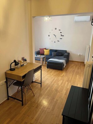 Interior - Alimos Cozy Getaway, close to the beach (Alimos)