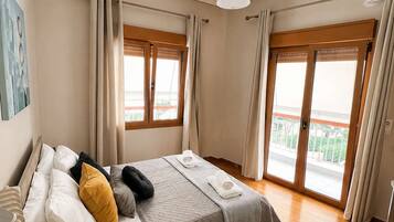 2 bedrooms, desk, iron/ironing board, travel crib
