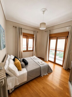2 bedrooms, desk, iron/ironing board, travel crib