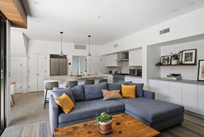 Smart TV, tenis de mesa y libros 