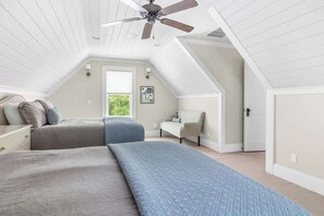 5 bedrooms, desk, iron/ironing board, WiFi