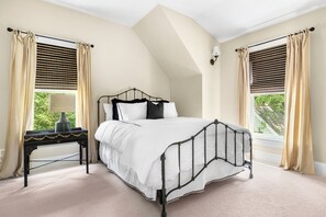 5 bedrooms, desk, iron/ironing board, WiFi - Juniper Presents: The Ponchartrain w/ Eclectic Art & Antiques + Gym, Playroom (New Buffalo)