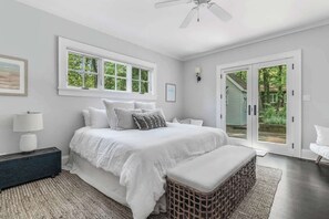 5 bedrooms, desk, iron/ironing board, WiFi