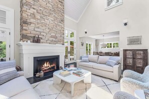 Unclassified image, 5 of 57, button