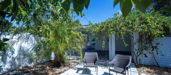 The Hibiscus Haven~ centrally located near hospital/ downtown Stuart