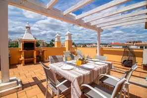 屋外ダイニングエリア