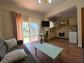 Suite Studio Deluxe, vue mer | Cuisine privée | Tables à manger