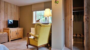 Superior Double Room, Garden View | WiFi (free)