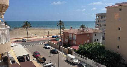 Sea front 2-bedroom apartment with al fresco terrace