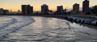 Sea front  2-bedroom apartment with al fresco terrace