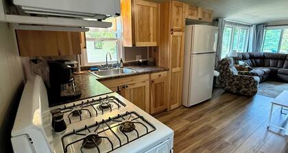 Relax & recharge at our cozy 3-bedroom cabin on beautiful Ojaski Lake