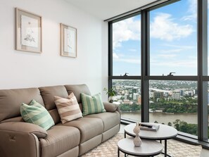 Living area - Spectacular Botanic River View CBD/ STAR Casino (Brisbane City)