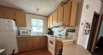 Charming 3-bedroom cottage with AC, WiFi in fabulous Hector.