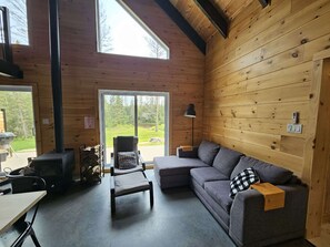 Fernseher, Kamin, Stereoanlage