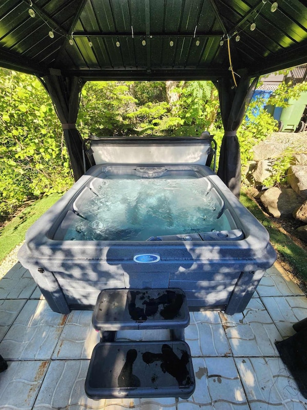 Baignoire à remous extérieure