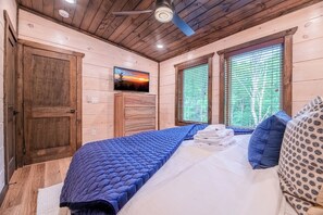 4 slaapkamers, een bureau, een strijkplank/strijkijzer, gratis wifi