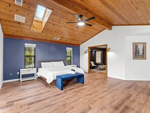 4 bedrooms, desk, iron/ironing board, free WiFi