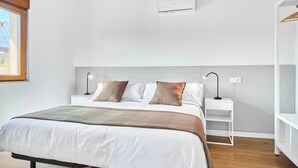 2 bedrooms, iron/ironing board, WiFi