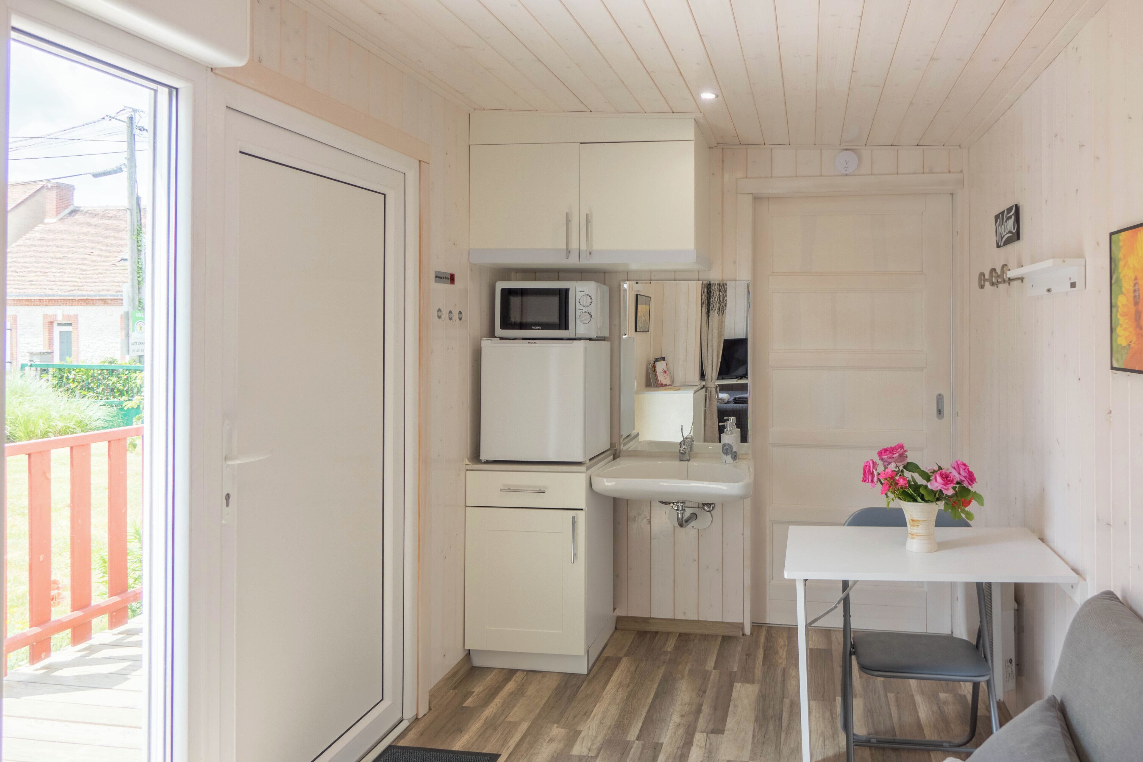 Fridge, microwave, coffee/tea maker, electric kettle