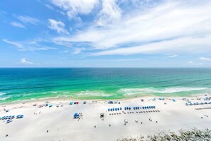 På stranden
