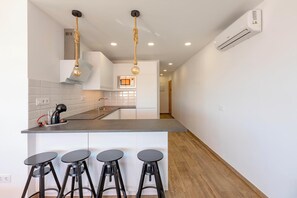 Fridge, microwave, dishwasher, coffee/tea maker