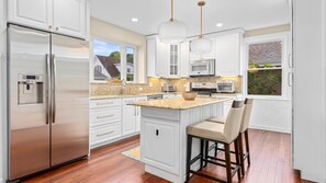 Fridge, microwave, oven, stovetop - Grand Ventnor Estate - Luxurious 8BR Mansion (Ventnor City)