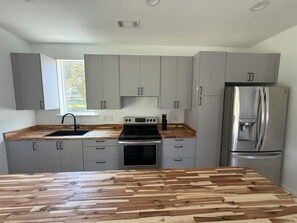 Microwave, oven, stovetop, dishwasher - New Home: Relax & Unwind Stylish 3BR/ 2BA in lovely Andalusia, Alabama (Andalusia)