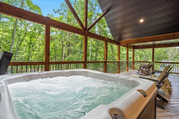 Outdoor spa tub