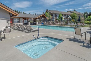 Outdoor pool, a heated pool - New Listing-Edelweiss Escape-In Town, Pool, Hot Tub (Leavenworth)