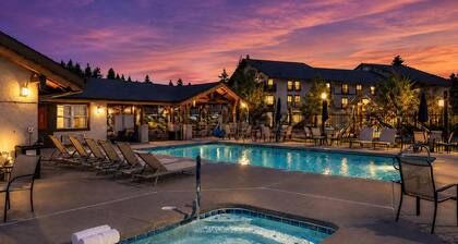 New Listing-Edelweiss Escape-In Town, Pool, Hot Tub
