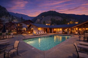 室外游泳池，恒温泳池