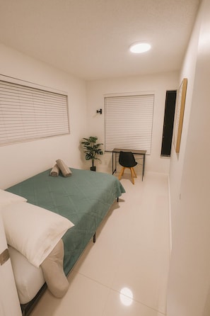Desk, laptop workspace, free WiFi - Santamaria Fort Lauderdale Airport  (Fort Lauderdale)