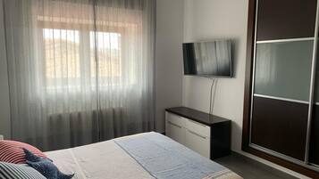 1 slaapkamer, een strijkplank/strijkijzer, wifi, beddengoed