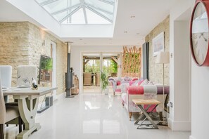 House, Lanai, Garden View | Living area - Inkerman House-Gorgeous House and Garden (Bicester)