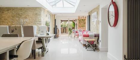 Maison, véranda, vue jardin | Restauration dans la chambre