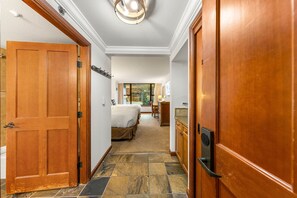 2 bedrooms, desk, free WiFi, bed sheets