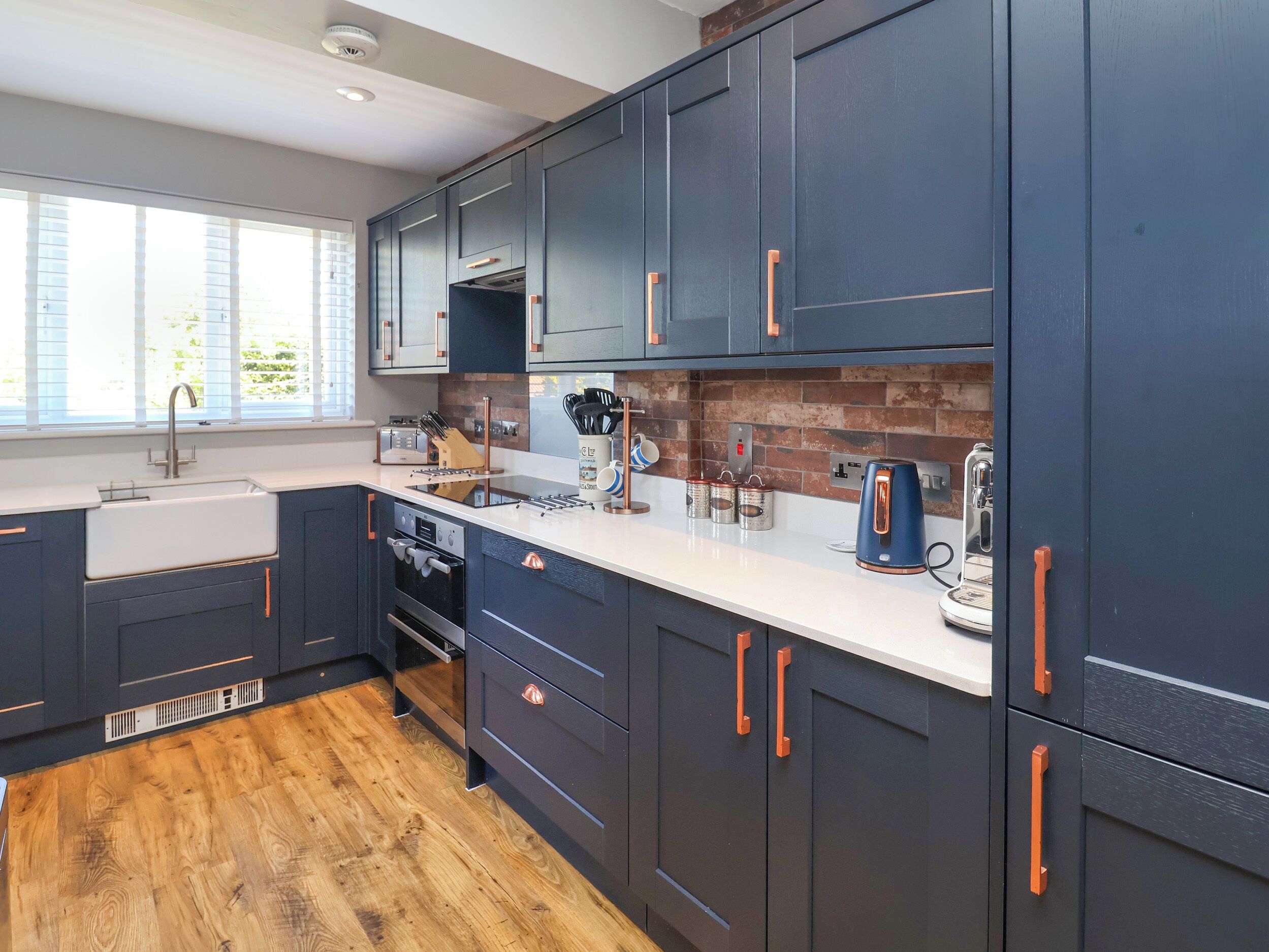 Lava-louças, talheres/pratos/utensílios de cozinha