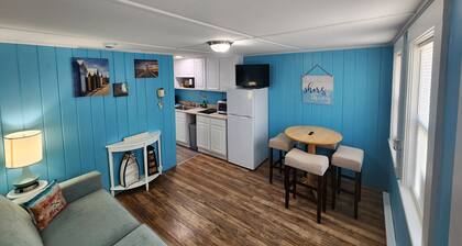 G St Inn Unit 3 Charming 1-bedroom apartment in welcoming Hampton with AC, WiFi