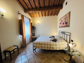 2 soverom, strykejern/-brett, reiseseng for barn og wi-fi (inkludert)