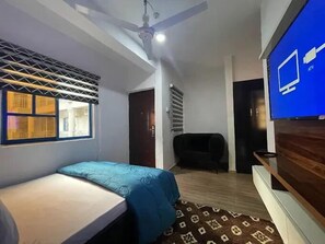Căn hộ Deluxe, ban công, quang cảnh thành phố | 1 phòng ngủ, bàn, khu vực làm việc phù hợp cho laptop, màn/rèm cản sáng 