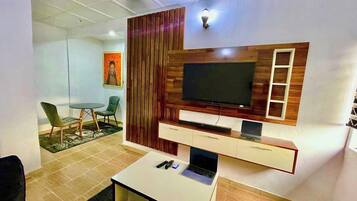 Deluxe Apartment, Balcony, City View | Living area