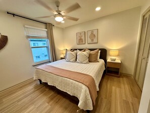 2 bedrooms, desk, iron/ironing board, free WiFi - 2 king beds -2nd floor walk 2 beach apt1 (norfolk)
